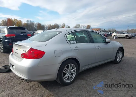 2015 Infiniti Q40 z USA, uszkodzony, nr VIN JN1CV6ARXFM523495